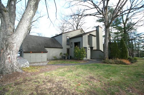 7-7 Twin Oak Ct, Avon, CT, 06001-4538 | Card Image
