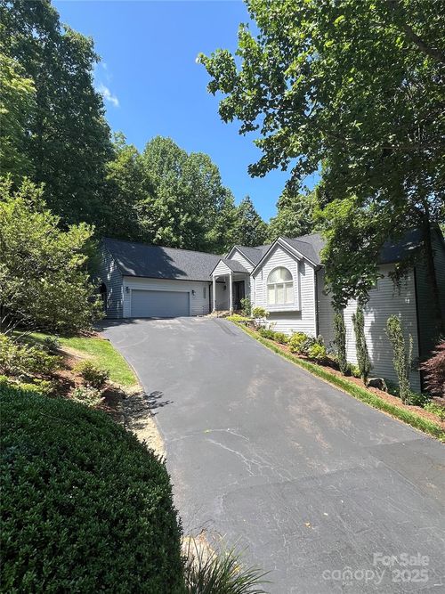 135 Poplar Loop Dr, Flat Rock, NC, 28731-8583 | Card Image