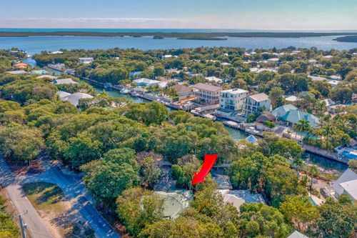 33 Blue Runner St, Key Largo, FL, 33037-4744 | Card Image