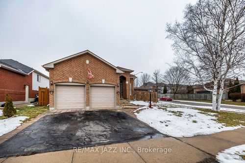 16 Goodwin Ave, Bowmanville, ON, L1C4Z4 | Card Image
