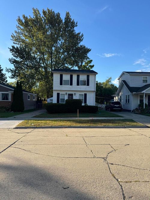 253 Massoit St, Clawson, MI, 48017-2044 | Card Image