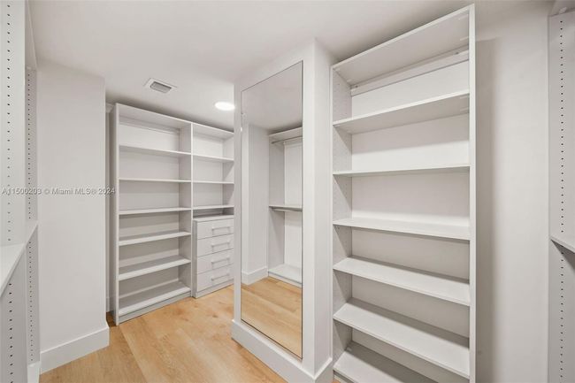 APT-402 - 555 Ne 34 Th St, Condo with 2 bedrooms, 2 bathrooms and null parking in Miami FL | Image 21
