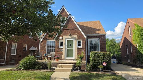 918 New York Ave, Lincoln Park, MI, 48146-4243 | Card Image
