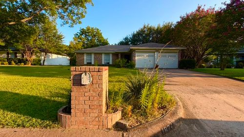 1824 Briar Run, Benbrook, TX, 76126-3924 | Card Image