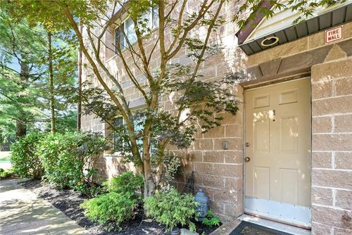 2 Klint Ct, Nanuet, NY, 10954-5940 | Card Image