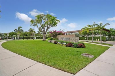 317 - 317 Ne 208th Ter, Townhouse with 3 bedrooms, 3 bathrooms and null parking in Miami FL | Image 3