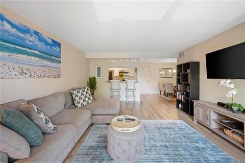 e118-5460 White Oak Ave, Encino, CA, 91316-3830 | Card Image