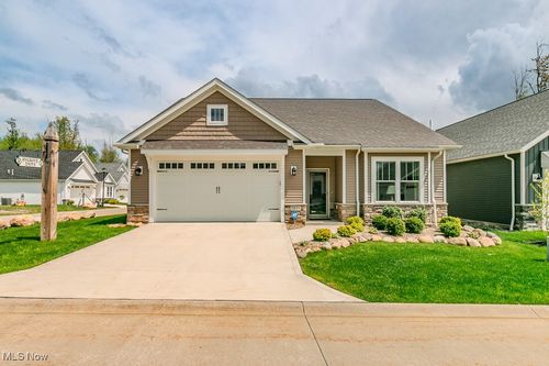 7895 Fox Hunter Ln, Painesville, OH, 44077-9209 | Card Image