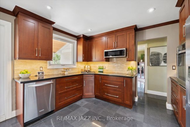 808 Ferndale St, House other with 5 bedrooms, 4 bathrooms and 4 parking in Oshawa ON | Image 6