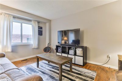 6 - 133 Sekura Cres, Townhouse with 3 bedrooms, 1 bathrooms and 2 parking in Cambridge ON | Image 2