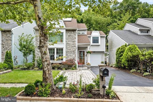 74 Winchester Dr, East Windsor, NJ, 08520-2609 | Card Image