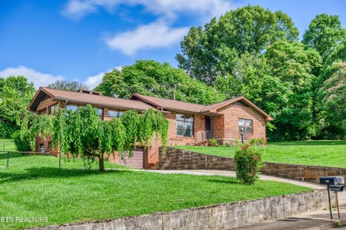 721 Woodview Dr, Knoxville, TN, 37912-2832 | Card Image