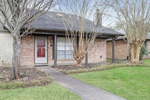 8213 Heartfield Ln, Beaumont, TX, 77706-3176 | Card Image