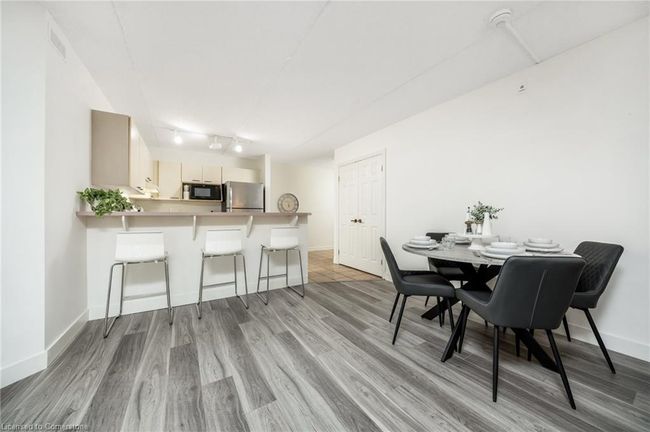 212 - 2030 Cleaver Ave, House attached with 2 bedrooms, 1 bathrooms and 1 parking in Burlington ON | Image 4