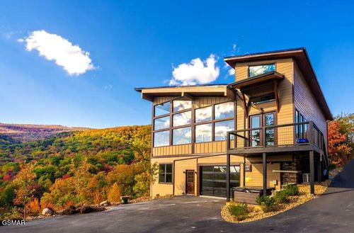 3343 Summit Trails Dr, Sevierville, TN, 37862-7898 | Card Image
