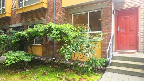 229 E 11th Ave, Vancouver, BC, V5T2C4 | Card Image