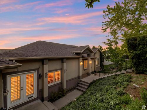 2960 E Oak Park Ln, Holladay, UT, 84117-7742 | Card Image