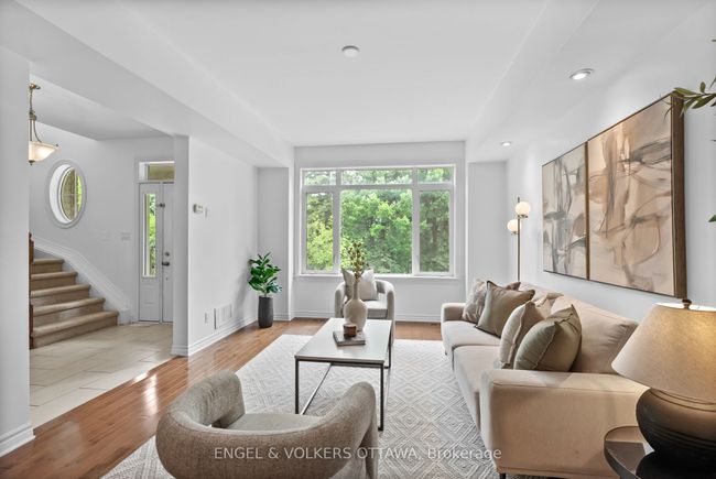 182 Meandering Brook Dr, House attached with 4 bedrooms, 4 bathrooms and 2 parking in Gloucester ON | Image 8