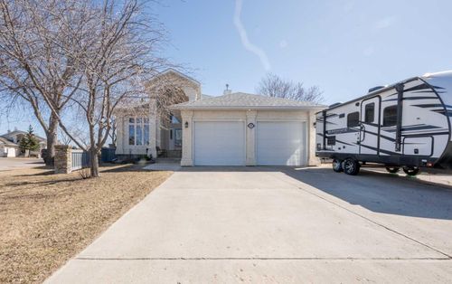 9101 Crystal Lake Drive, Home with 4 bedrooms, 3 bathrooms and 5 parking in Grande Prairie AB | Card Image