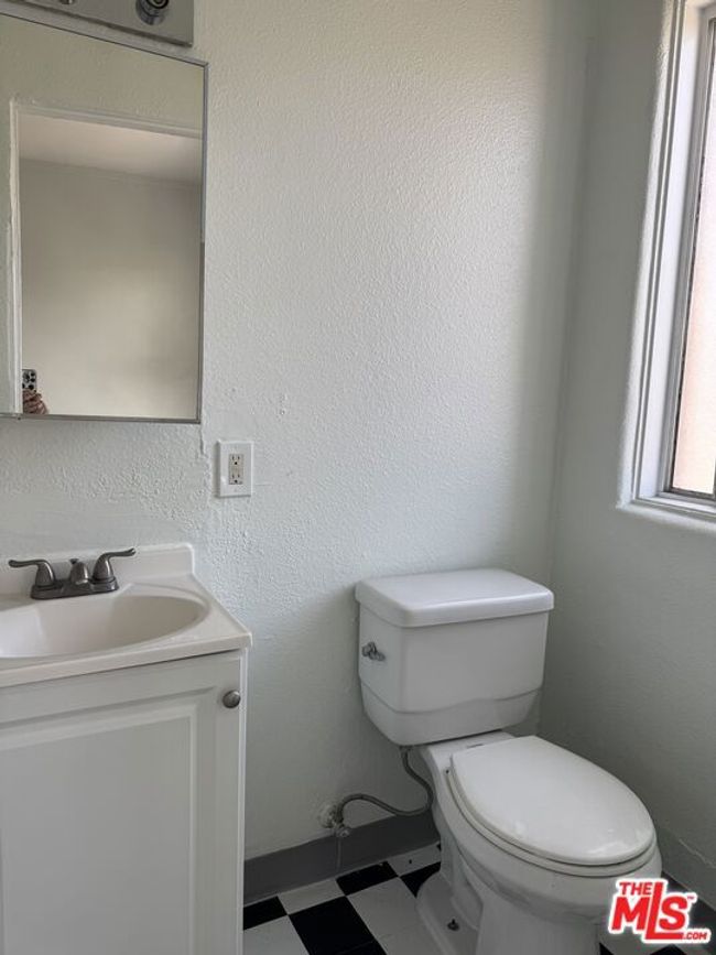 APT-406 - 920 S Hobart Blvd, Condo with 0 bedrooms, 1 bathrooms and null parking in Los Angeles CA | Image 8