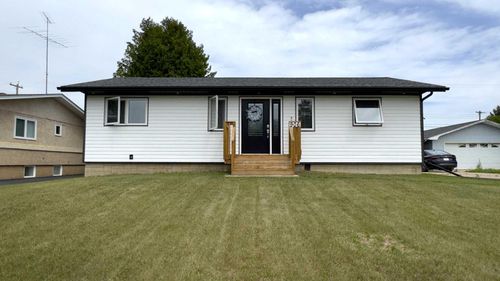 906 10 Ave, Wainwright, AB, T9W1B7 | Card Image
