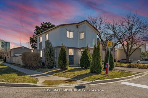18 Hasting Sq, Brampton, ON, L6S2N8 | Card Image