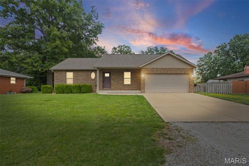 8 Dwight St, Waterloo, IL, 62298-5538 | Card Image
