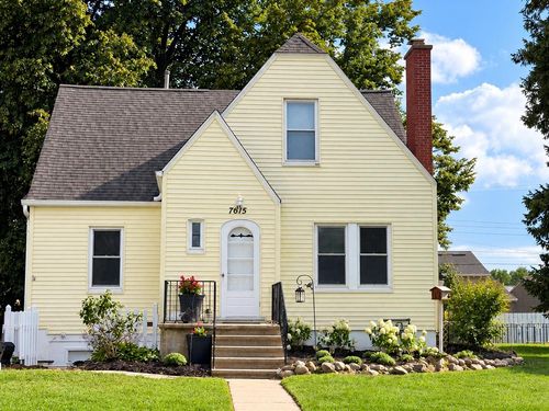 7615 South Dr, Wonder Lake, IL, 60097-9288 | Card Image