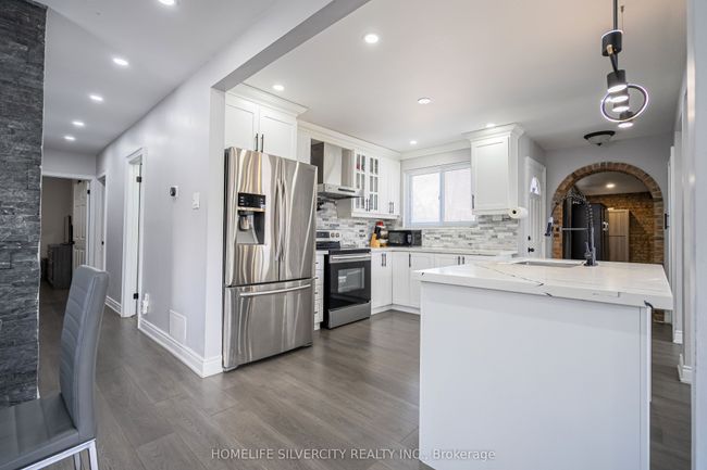 72 Brookland Dr, House other with 5 bedrooms, 4 bathrooms and 4 parking in Brampton ON | Image 7