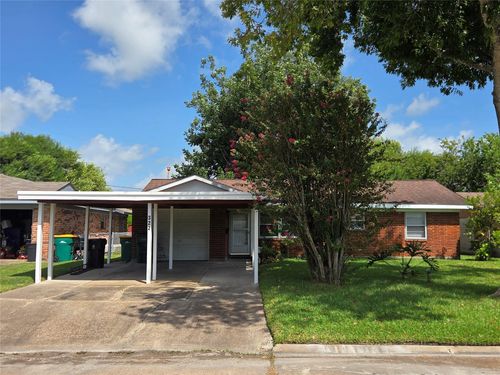 322 Elaine St, La Marque, TX, 77568-4421 | Card Image