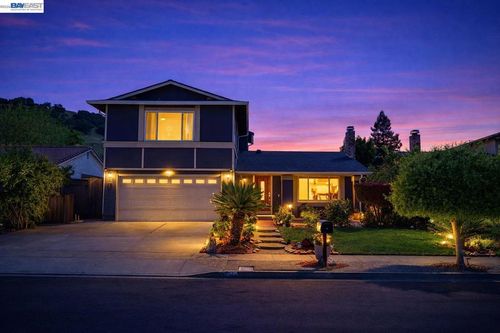 77 Barnes Ln, Fremont, CA, 94536-1689 | Card Image