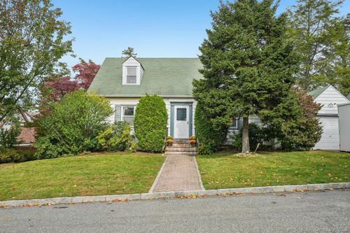 35 Holbrook Avenue, Yonkers, NY, 10710 | Card Image
