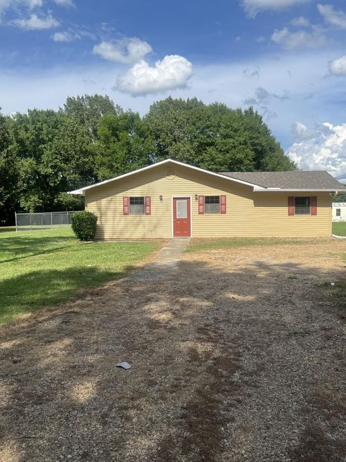 104 N East St, Okolona, MS, 38860-1515 | Card Image