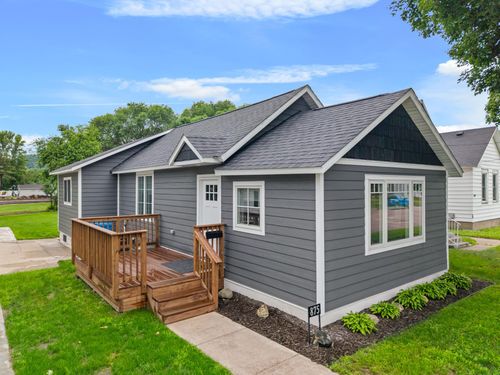 875 E King St, Winona, MN, 55987-4715 | Card Image