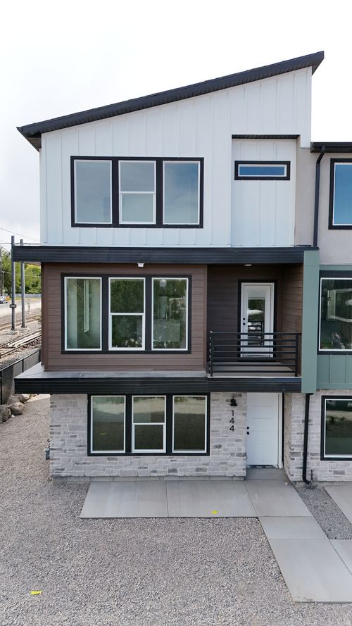 144 E Chambord Ct, Sandy, UT, 84070-1354 | Card Image