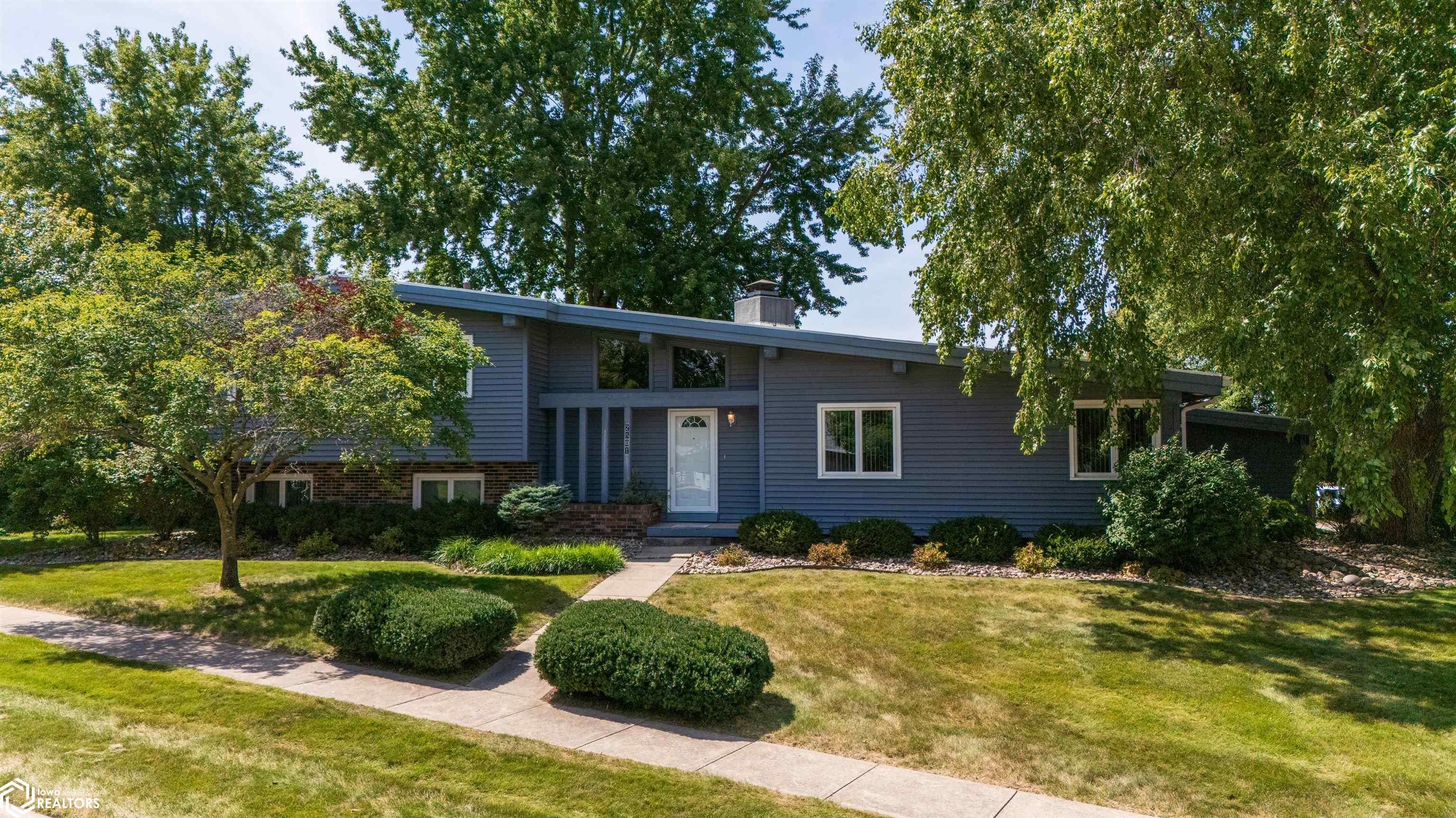Knollway Dr, Marshalltown, IA 50158