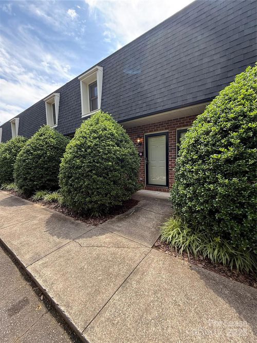 343 8th Avenue Dr Nw, Hickory, NC, 28601-3623 | Card Image