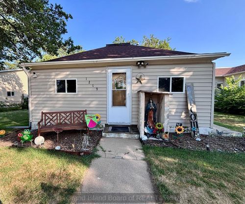 1209 E 9th St, Grand Island, NE, 68801 | Card Image