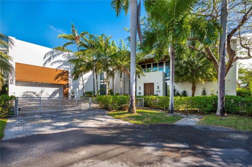 400 Tamarind Dr, Hallandale Beach, FL, 33009-6542 | Card Image
