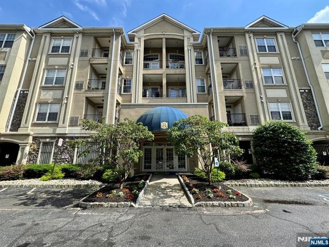 7207 Ravenscroft Rd, Condo with 2 bedrooms, 2 bathrooms and null parking in Clifton NJ | Image 5