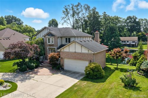 1142 E South Blvd, Troy, MI, 48085-1064 | Card Image