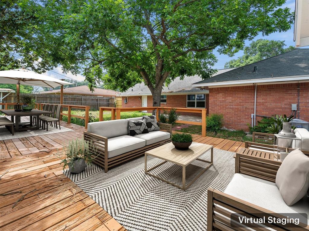 Mockingbird Ln, Baytown, TX 77520