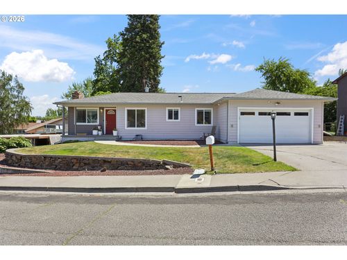 705 E 21st Pl, The Dalles, OR, 97058-2845 | Card Image