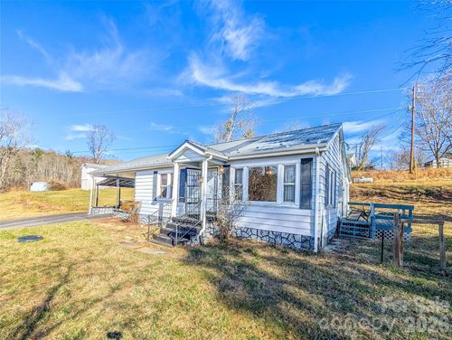 97 Tom Sparks Rd, Spruce Pine, NC, 28777-5425 | Card Image