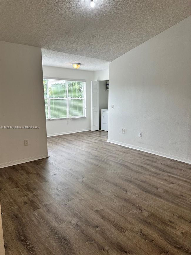 APT-2222 - 1401 Village Blvd, Condo with 2 bedrooms, 1 bathrooms and null parking in West Palm Beach FL | Image 7