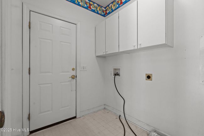 Laundry Room | Image 21
