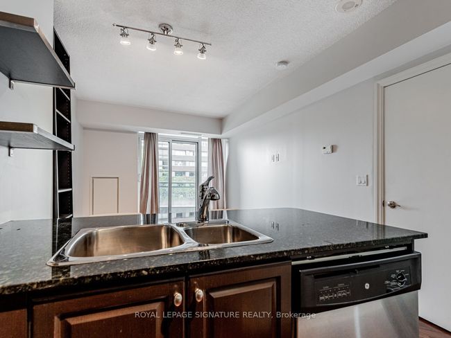 709 - 8 Scollard St, Condo with 0 bedrooms, 1 bathrooms and null parking in Toronto ON | Image 8