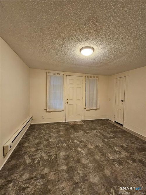 3-6 Frederick Ct, Waterbury, CT, 06710-1982 | Card Image
