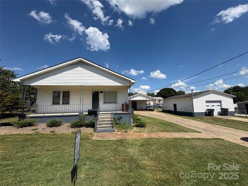 110 N Davis St, Dallas, NC, 28034-1802 | Card Image