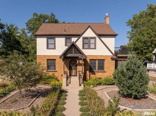 824 7th St, De Witt, IA, 52742-1616 | Card Image